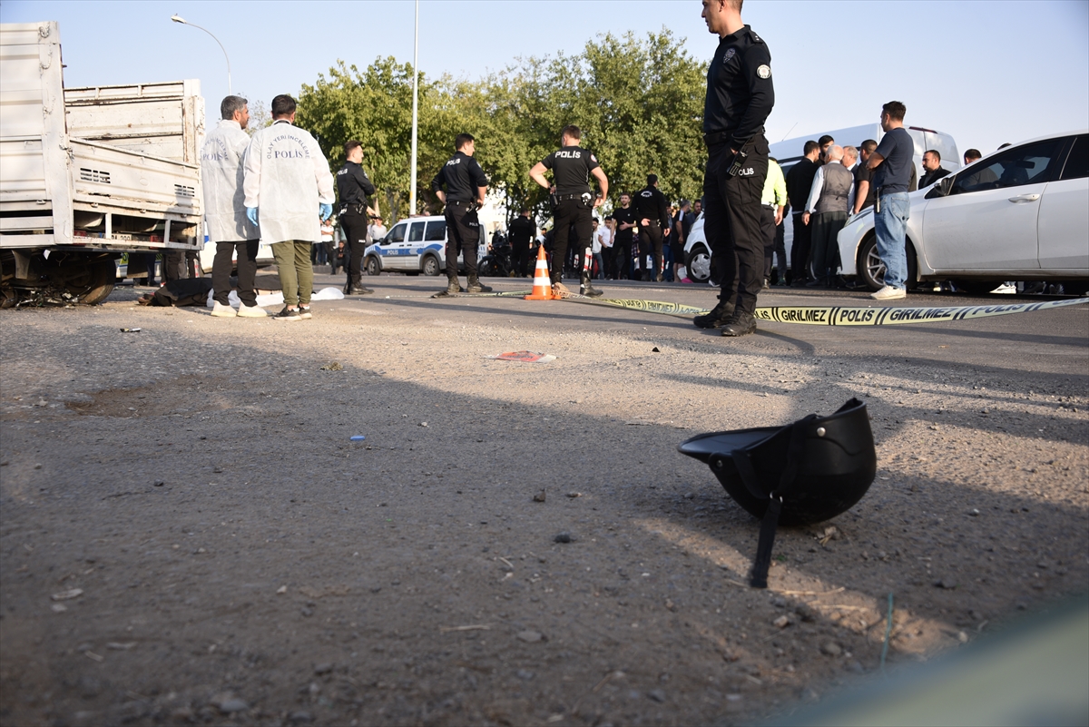 Şanlıurfa'da kamyonetle çarpışan motosikletin sürücüsü öldü