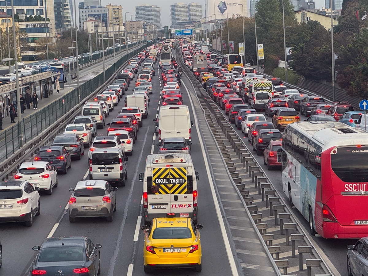 İstanbul'da trafik yoğunluğu yüzde 87'ye çıktı