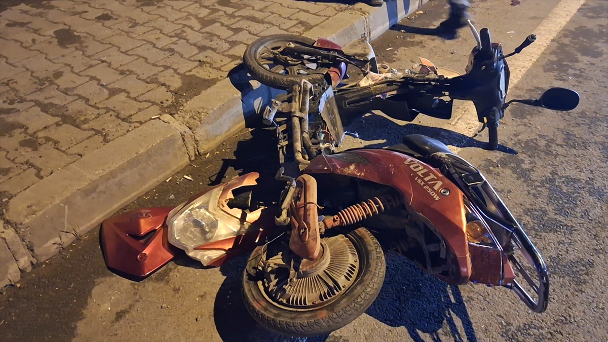 Samsun'da otomobilin çarptığı elektrikli bisikletteki 2 çocuk yaralandı