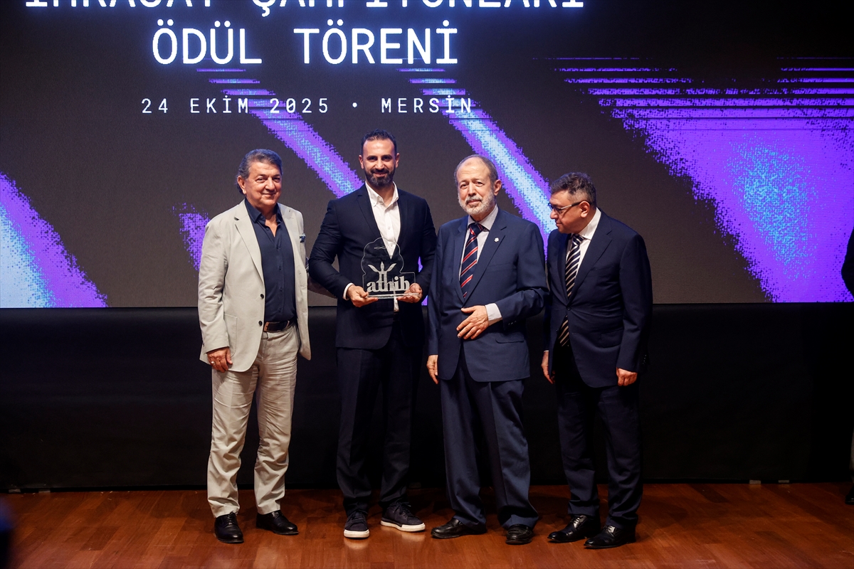 Akdeniz'de en fazla tekstil ihracatı yapan firmalara ödül verildi