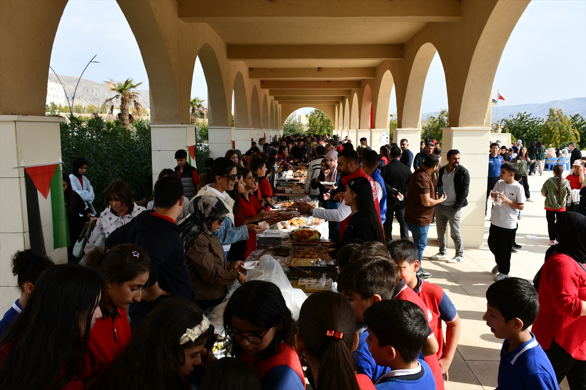 Batman Hasankeyf'te okulların desteğiyle Gazze yararına kermes düzenlendi