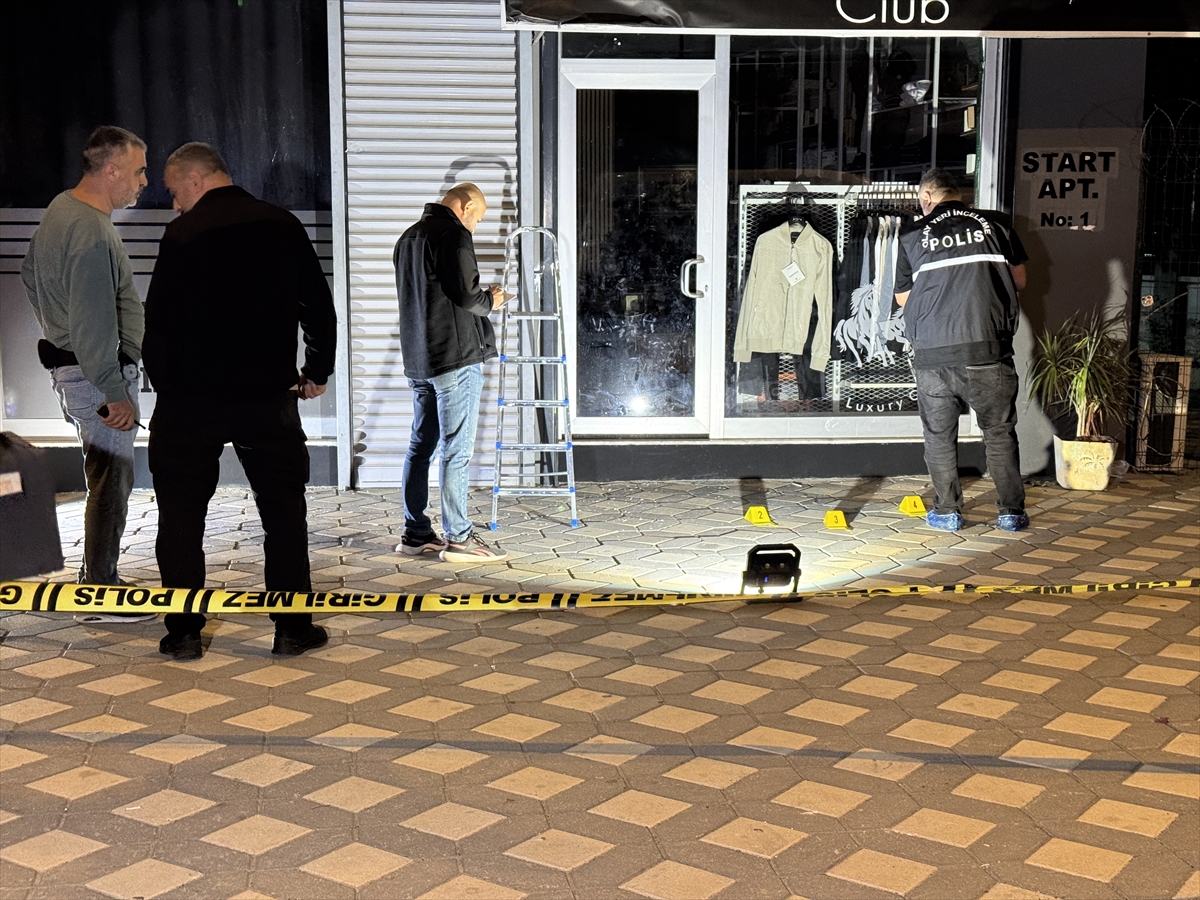 Adana'da iş yerine el yapımı patlayıcı atıldı