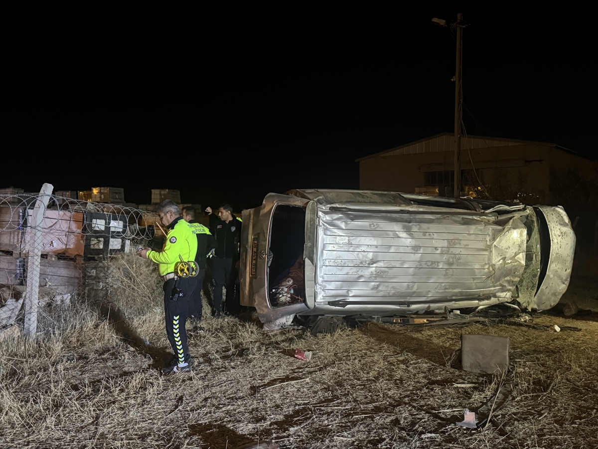 Karaman'da panelvan devrildi, 7 kişi yaralandı
