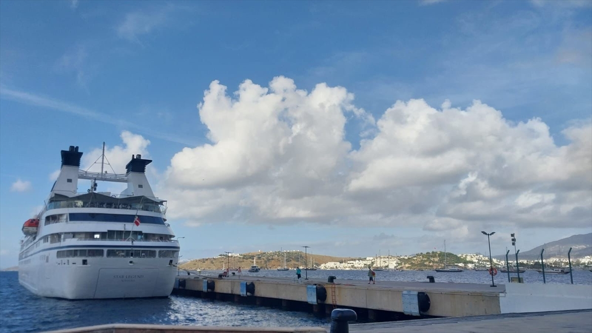 "Star Legend" kruvaziyeri, 271 yolcusuyla Bodrum'a geldi