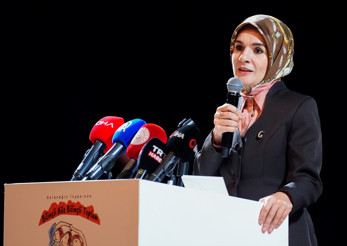 Çocuklarımıza, dijital dünyayı daha sağlıklı kullanabilme becerileri kazandırıyoruz