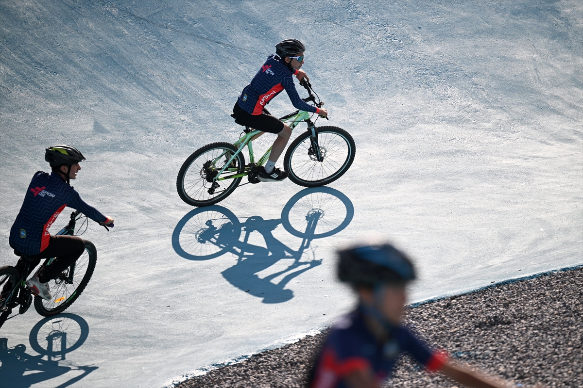 Kayseri'de BMX Parkuru ve Bisiklet Eğitim Alanı hizmete girdi