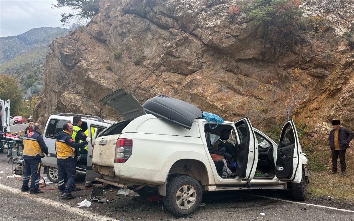 Artvin'de trafik kazasında 4 kişi yaralandı