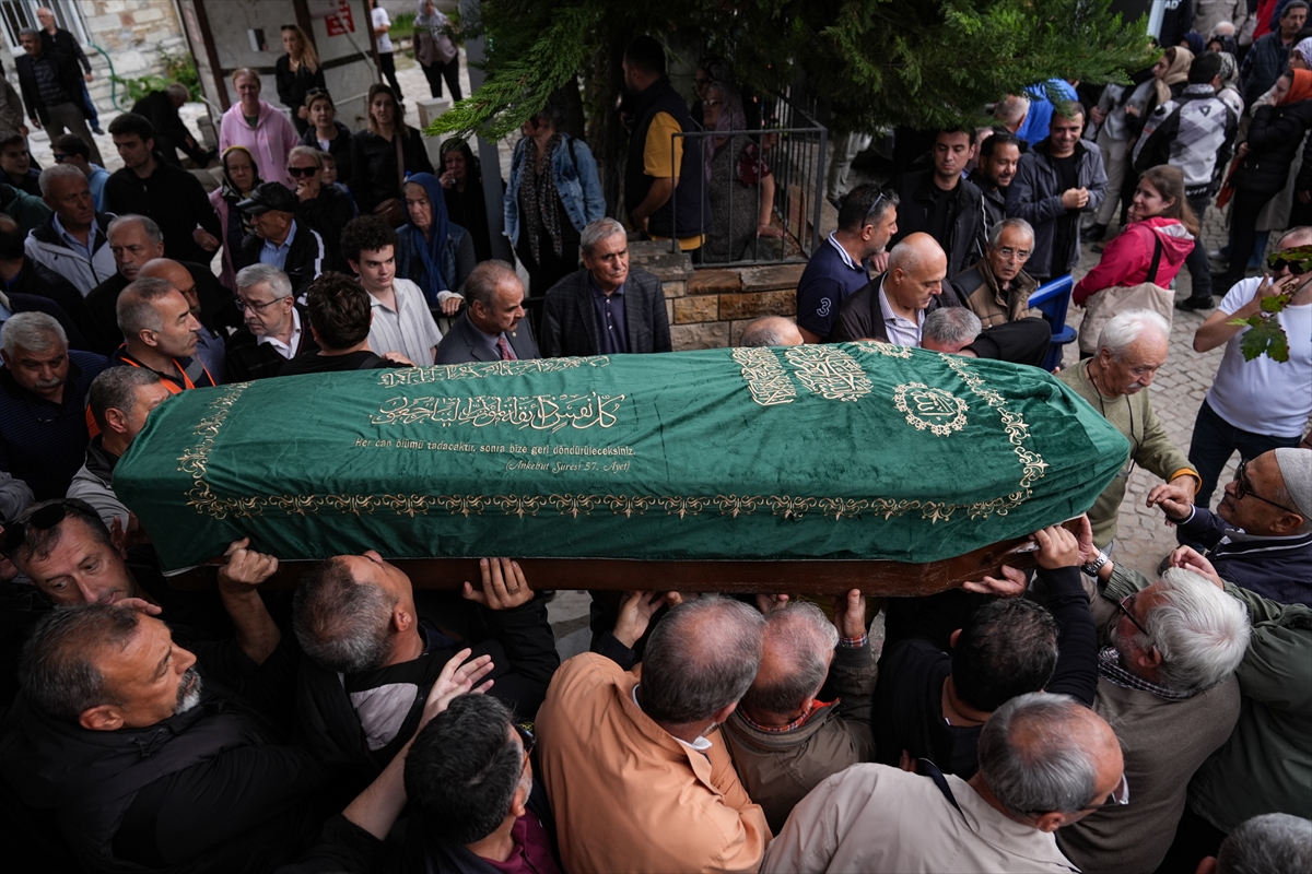 İzmir Foça'da selde kaybolan kişinin cenazesi defnedildi