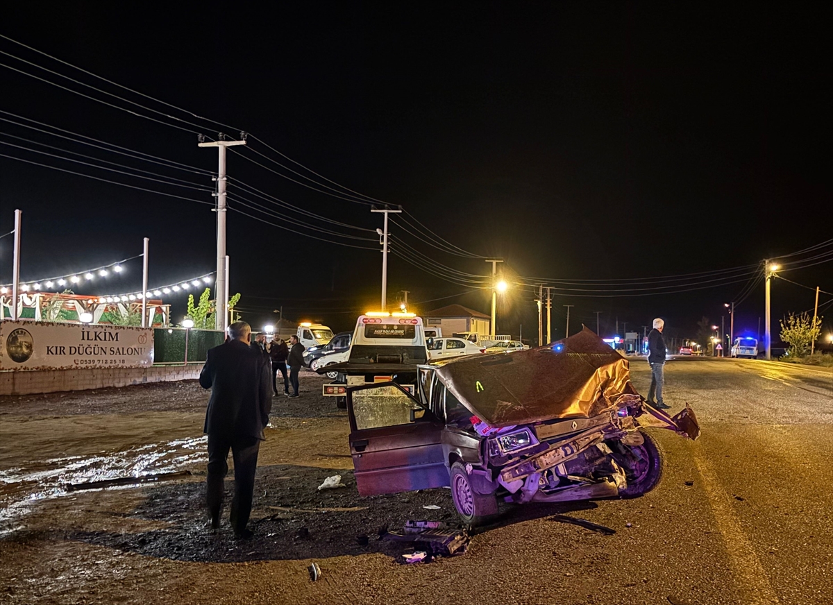 Kazalar durmuyor. Çankırı'da 3 aracın karıştığı trafik kazasında 9 kişi yaralandı