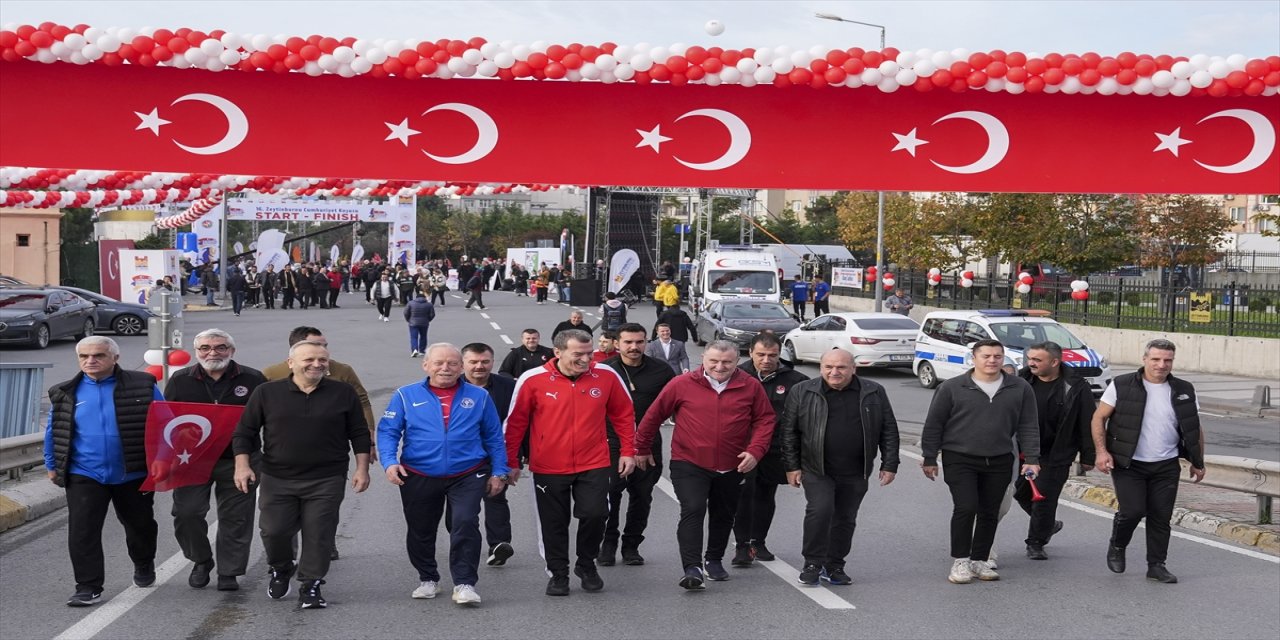 Bakan Osman Aşkın Bak, Zeytinburnu’nda 16. Cumhuriyet Koşusu’na katıldı