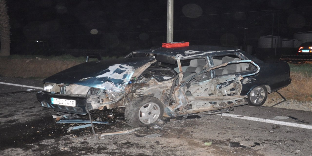 İzmir Ödemiş’te otomobil ile pikap çarpıştı: 3’ü çocuk 6 yaralı