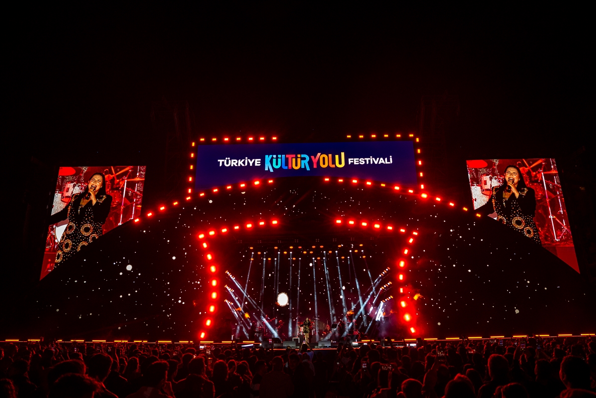 İzmir Kültür Yolu Festivali'nin ilk gününde çeşitli etkinlikler yapıldı