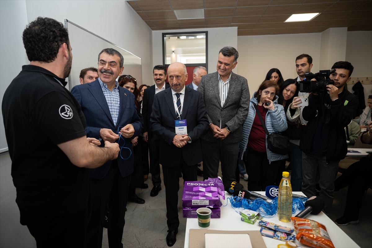 Milli Eğitim Bakanı Tekin'den Zeka ve Yetenek Kongresi'ndeki atölyelere ziyaret