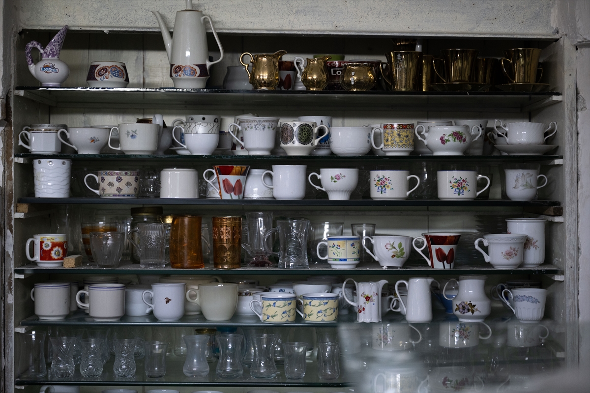 Bitpazarlarından topladığı 5 binden fazla kahve fincanıyla koleksiyon yaptı