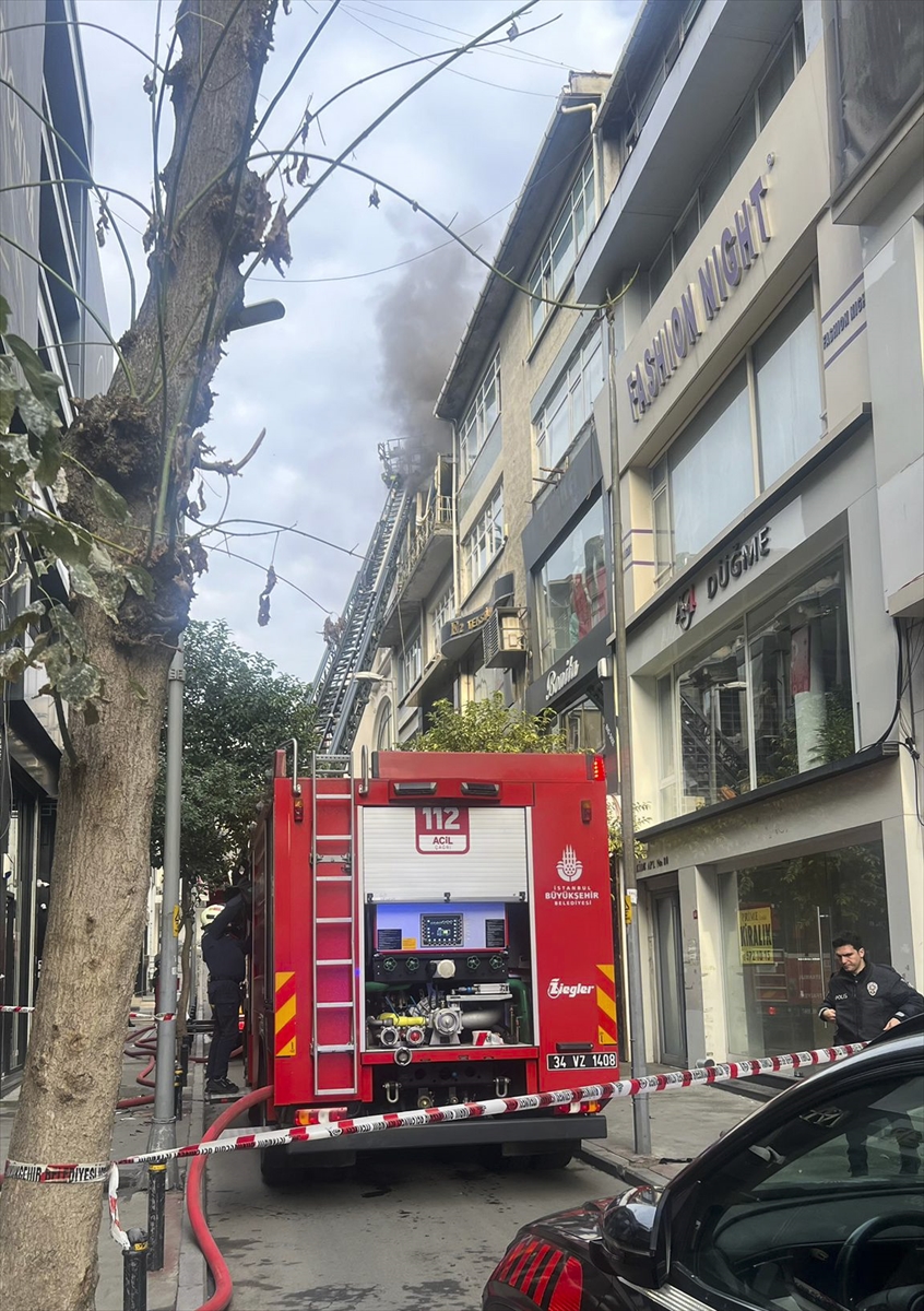 Şişli'de 4 katlı binada çıkan yangında 1 kişi hayatını kaybetti