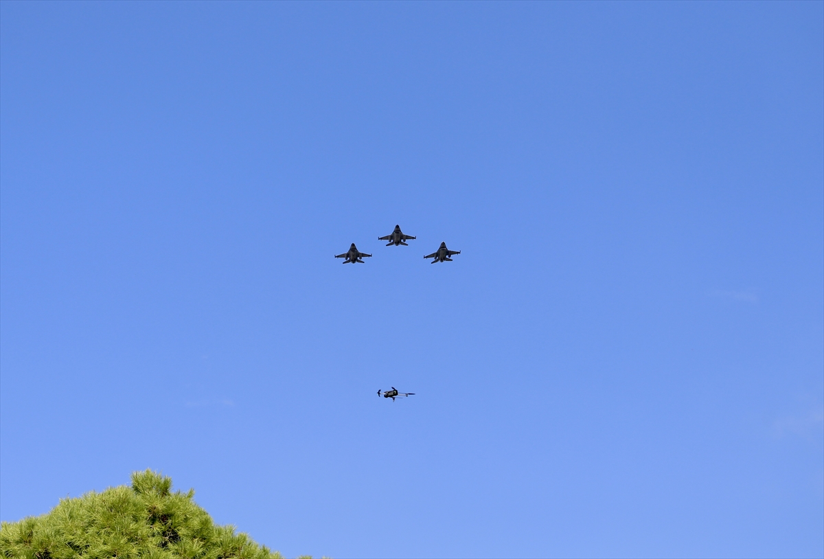 Fethiye'de F-16'lar gösteri uçuşu yaptı