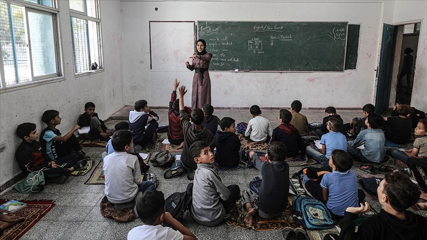 Gazze’de iki yıl aradan sonra ders zili çaldı: "Tüm zorluklara rağmen öğrenmeye devam edeceğiz"