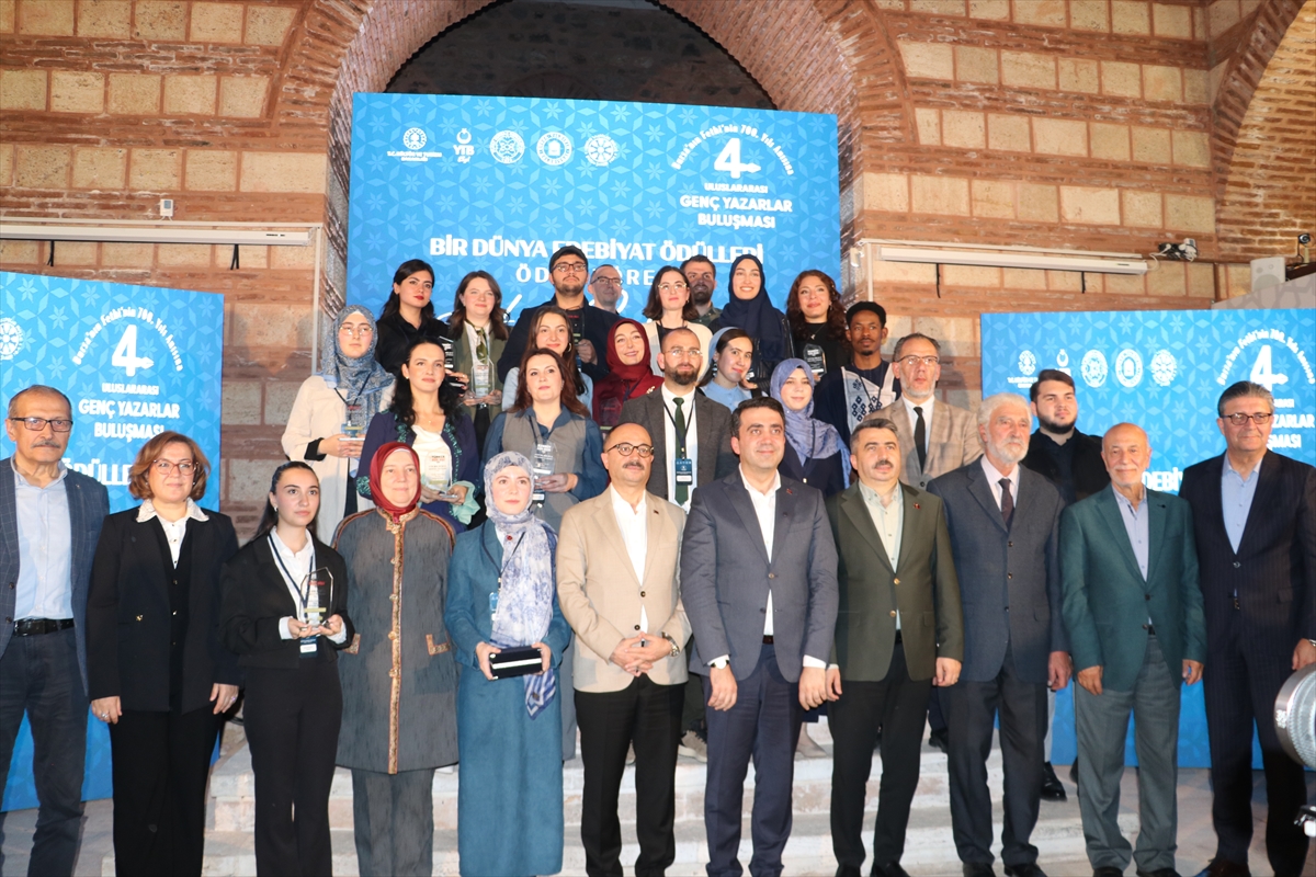 Bursa'da "YTB Bir Dünya Edebiyat Ödülleri" sahiplerini buldu