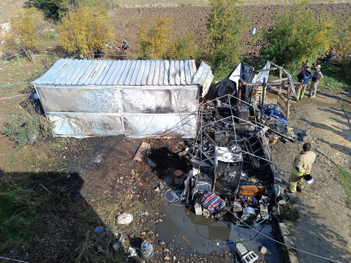 Hatay Yayladağ’da konteynerde çıkan yangında bir bebek öldü, annesi yaralandı