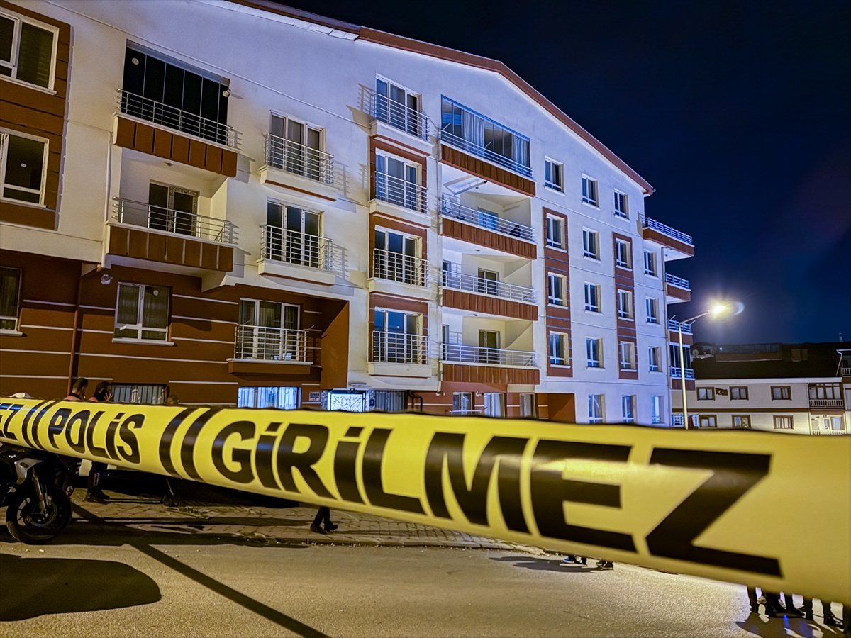 Keçiören'de uyuşturucu operasyonunda polis memuru silahla yaralandı