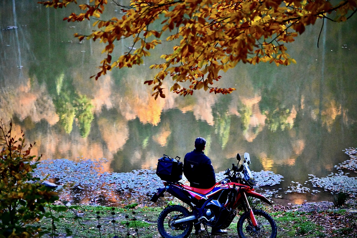 Düzce'nin Odayeri Yaylası ve Torkul Göleti, ziyaretçilerini sonbaharın renkleriyle ağırlıyor