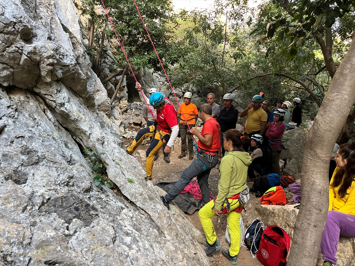 Antalya'da "24. Ulusal ve Uluslararası Kaya Tırmanışı Şenliği" başladı