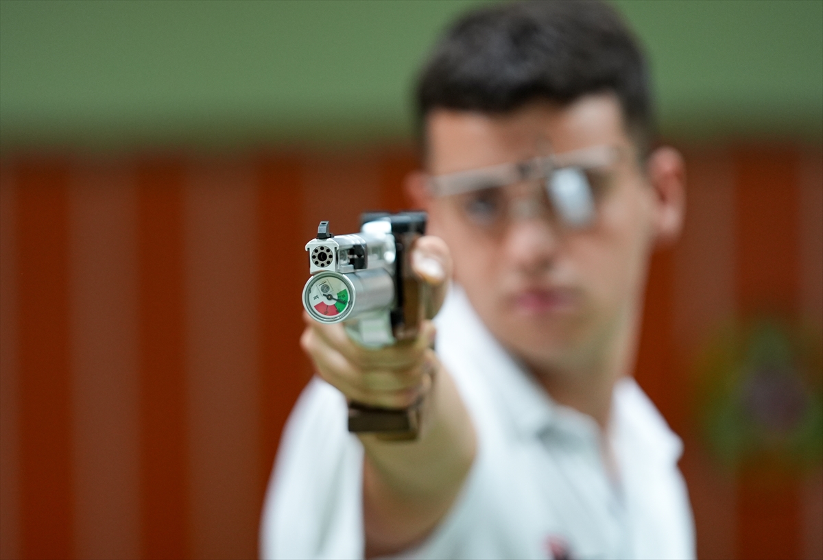 İzmirli rekortmen atıcılar, Yusuf Dikeç'in izinden gidiyor