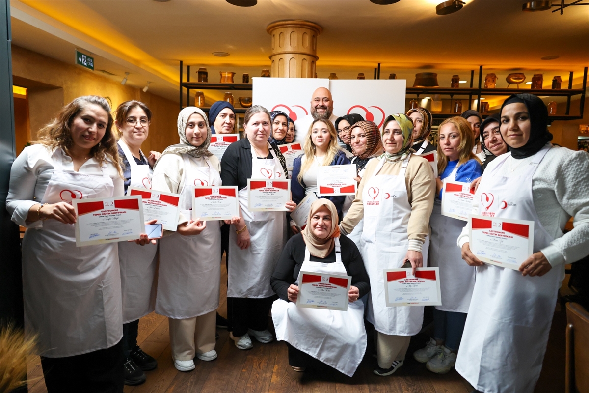 Depremzede kadınlar İstanbul'da ünlü şeflerden eğitim aldı