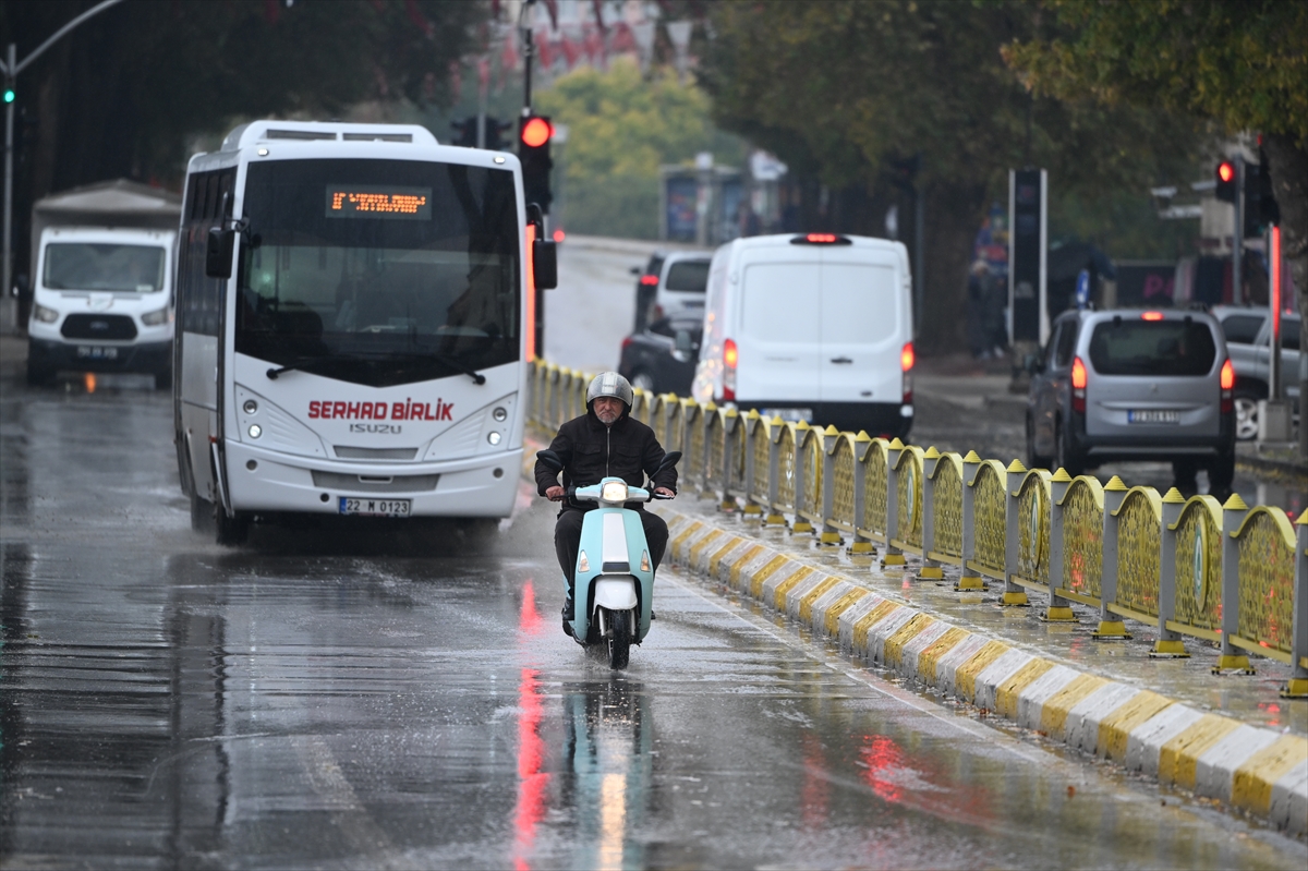 Edirne'de sağanak etkili oluyor