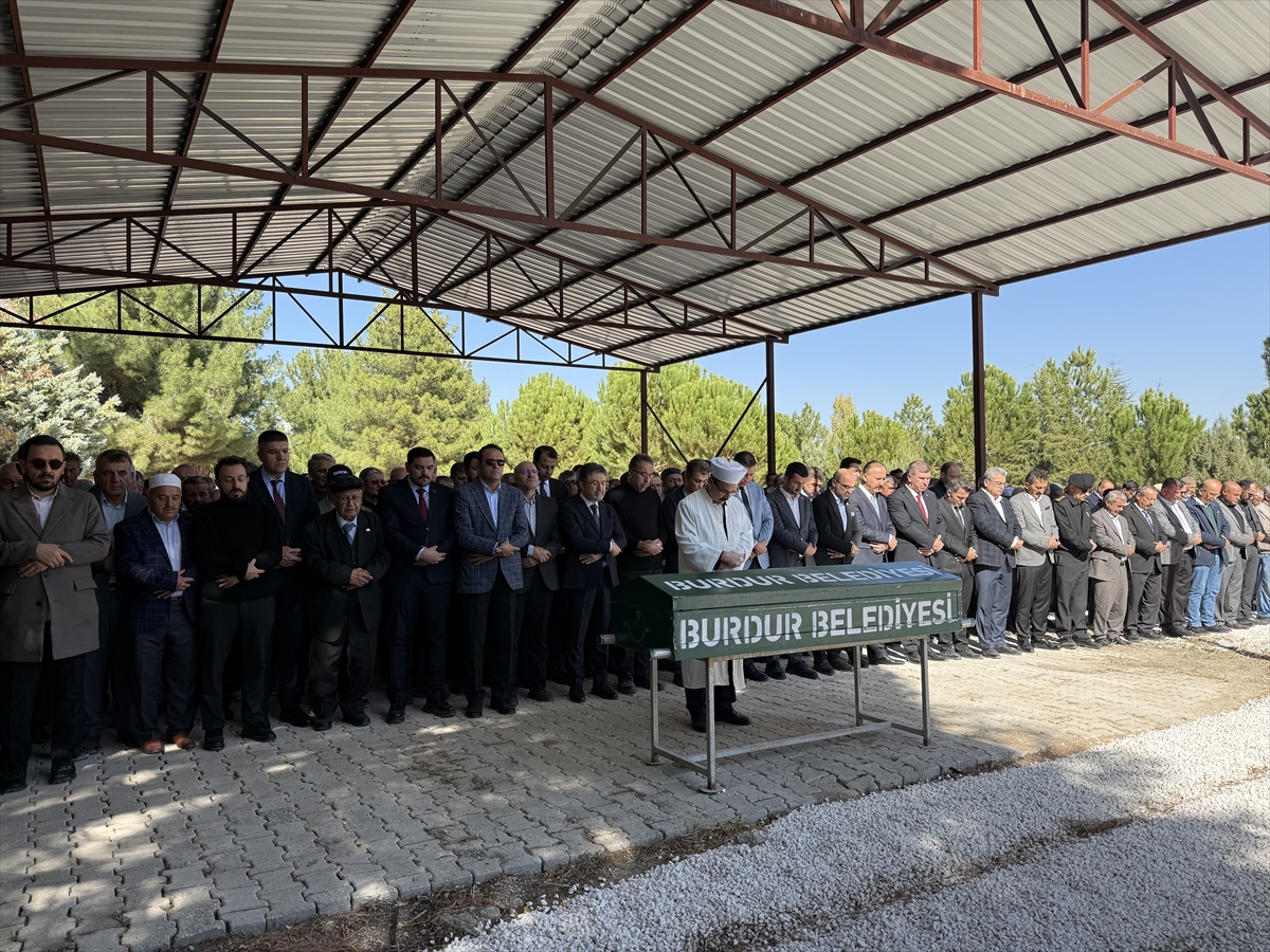 Tarım ve Orman Bakan Yardımcısı Gümen'in annesinin cenazesi Burdur'da toprağa verildi