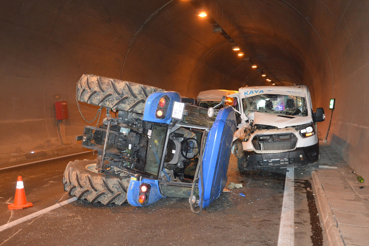 Samsun'da tünelde meydana gelen trafik kazasında 2 kişi yaralandı
