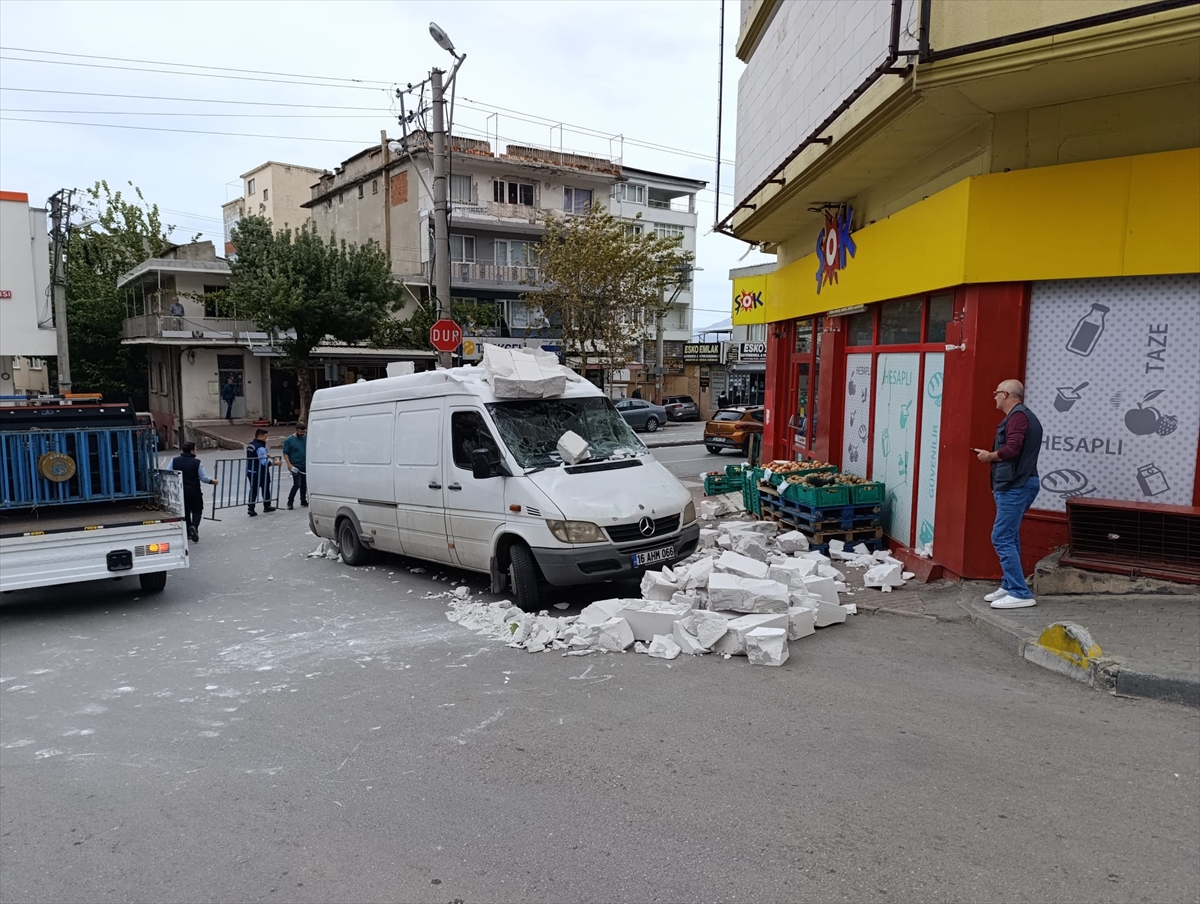 Bursa'da kuvvetli lodos etkili oluyor