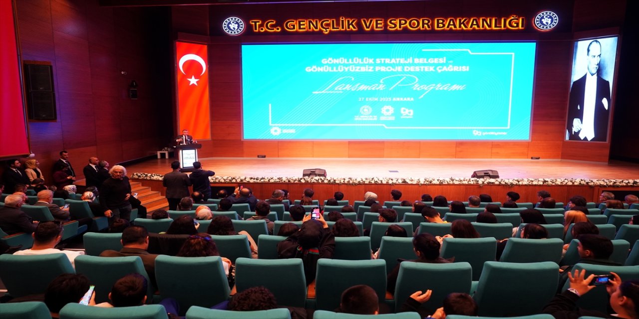 Bakan Bak gençlere çağrıda bulundu: GönüllüyüzBİZ’e katılın, toplumsal sorumluluk üstlenin.