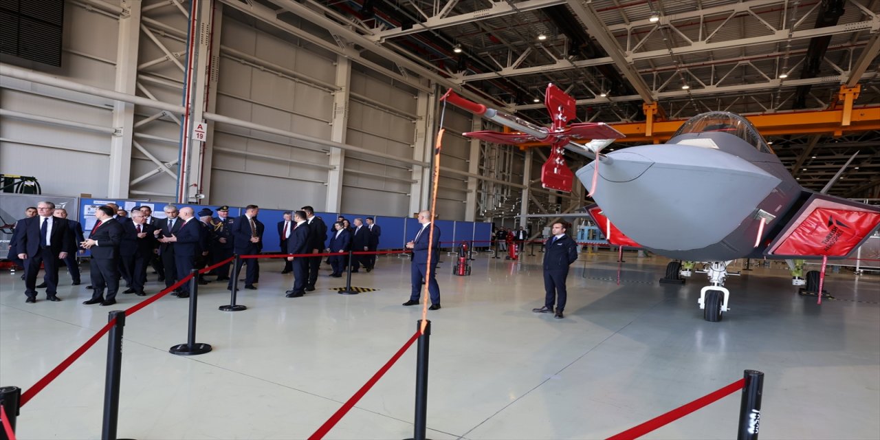 İngiltere Başbakanı Starmer, TUSAŞ’ta milli muharip uçak KAAN hakkında bilgi aldı