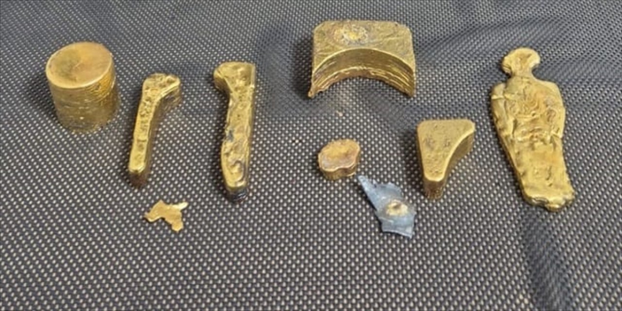 Kırşehir'de takside gizlenen 21,5 kilo kaçak altın ele geçirildi, şüpheli tutuklandı