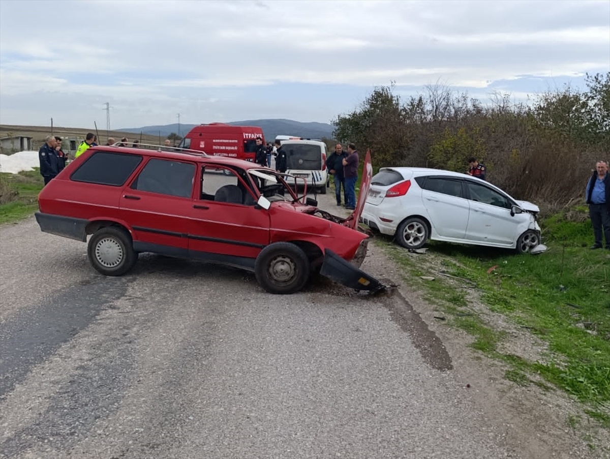 Balıkesir'deki trafik kazasında ağır yaralanan kişi hastaneye kaldırıldı