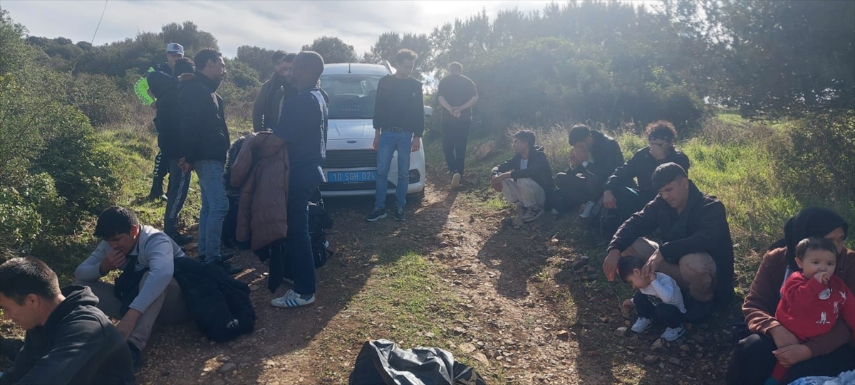 İzmir'de 37 düzensiz göçmen yakalandı, 28 düzensiz göçmen kurtarıldı