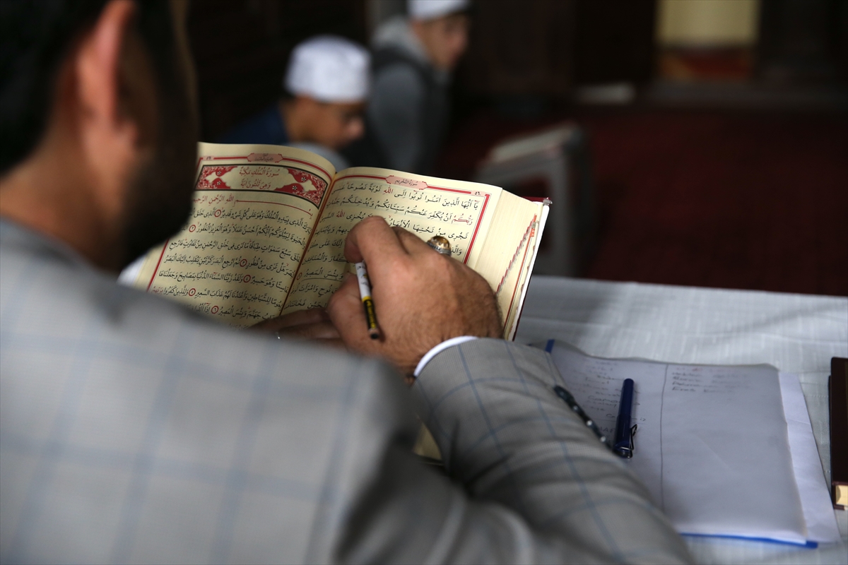 Kur'an ezberi zayıflayanlar Erzurum'daki asırlık konakta hafızlıklarını tazeliyor