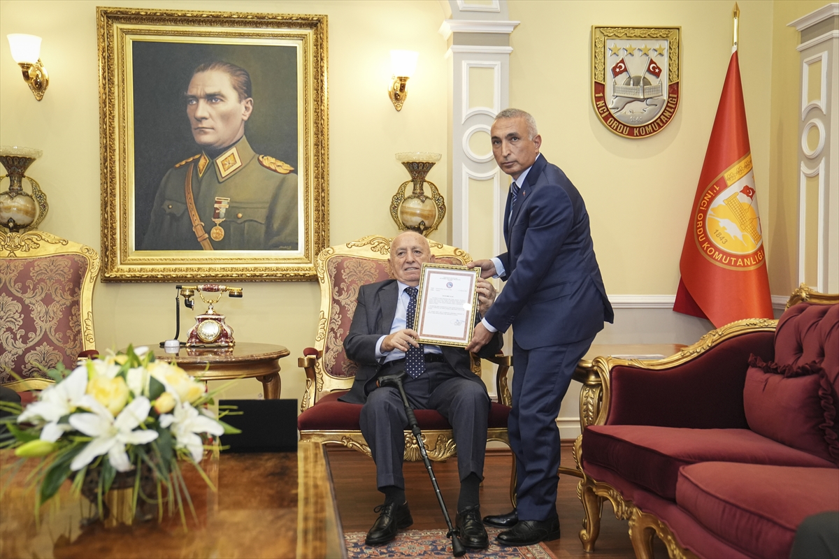 İş insanı İsmet Acar, TSK Dayanışma Vakfına 12 daire bağışladı