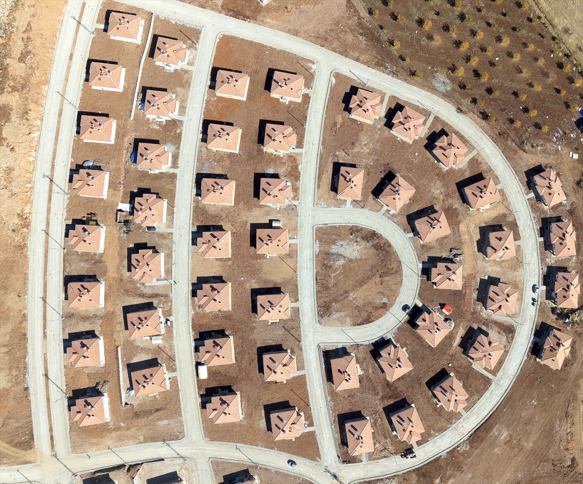 Malatya'da yapılan deprem bölgesinin en büyük köy konutu projesinde sona yaklaşıldı