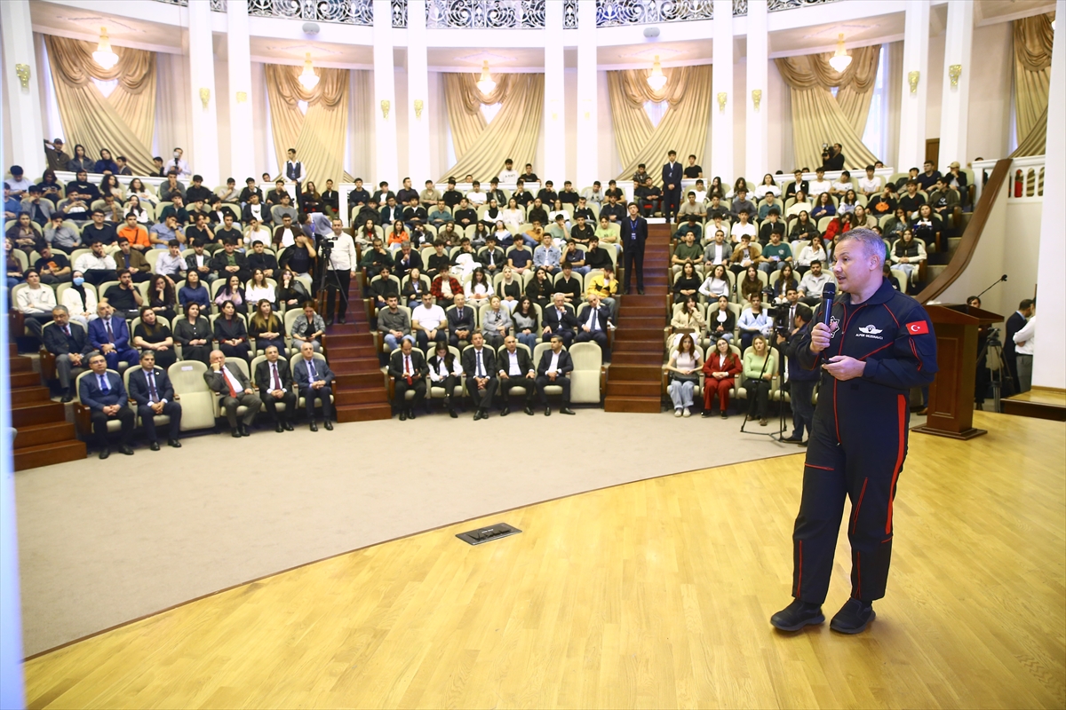 Astronot Gezeravcı, Azerbaycan'da Türkiye'nin Milli Uzay Programı'nı anlattı