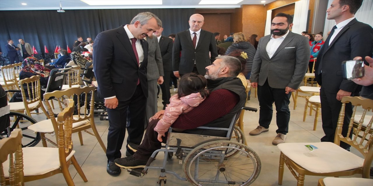 Edirne’de ihtiyaç sahibi engellilere 30 akülü sandalye dağıtıldı