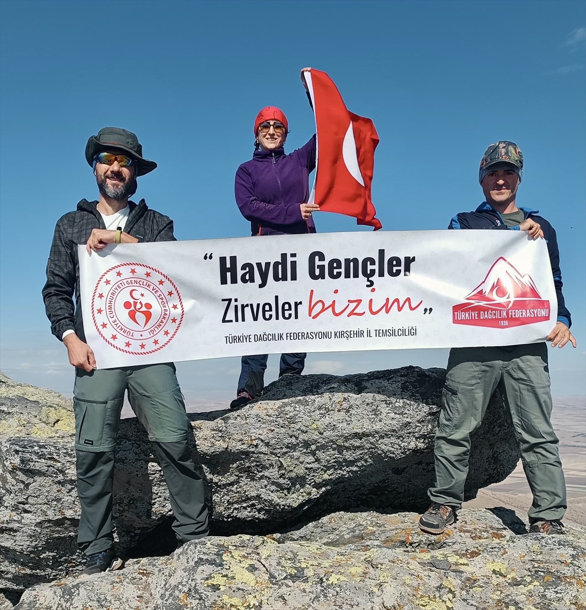 Kırşehirli dağcılar, Cumhuriyet'in 102. yılını 1823 metre yükseklikte kutladı