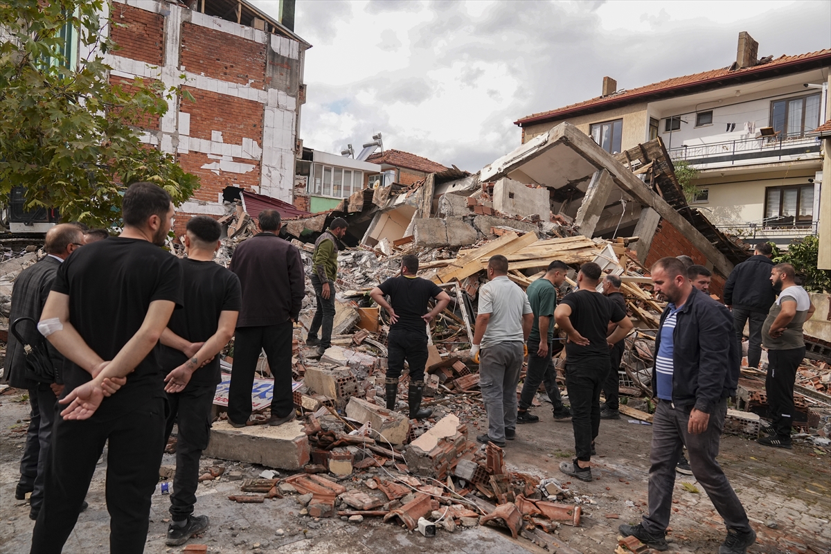Sındırgı'da ağır hasarlı binaların önceden boşaltılması depremde can kaybı yaşatmadı