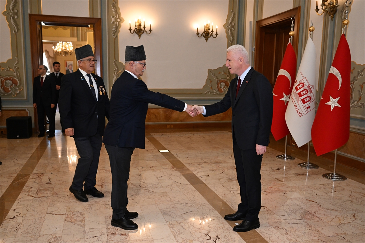 İstanbul Valisi Gül, Cumhuriyet'in 102. yıl dönümünde tebrikleri kabul etti