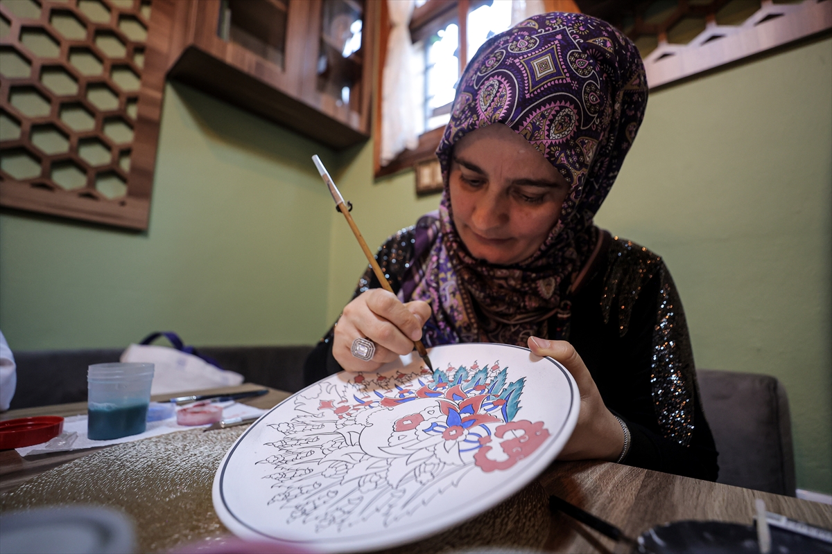 Bursa'nın 600 yıllık hanı geleneksel sanatçılara atölye oldu