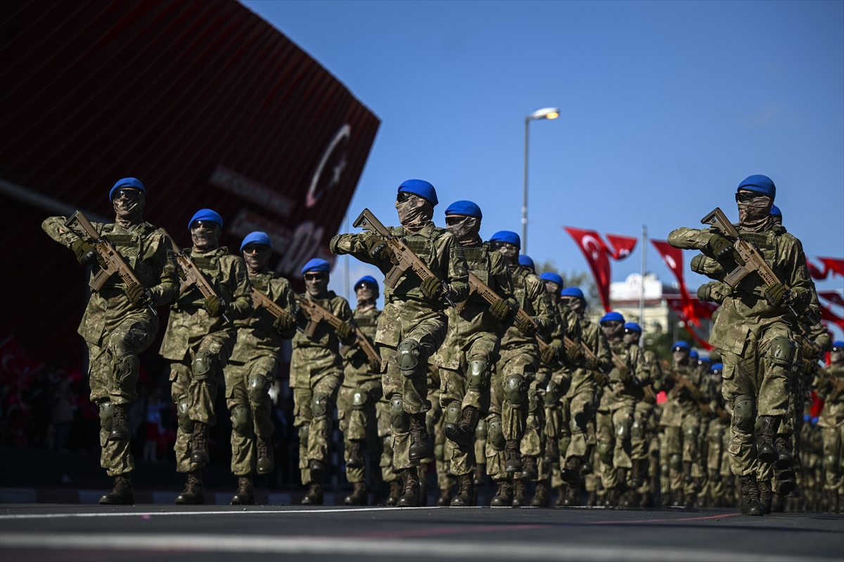İstanbul'da Cumhuriyet'in 102. yıl dönümü dolayısıyla tören düzenlendi