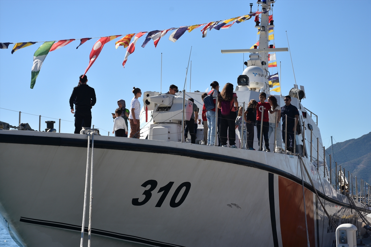 Muğla'da askeri gemiler ve botlar ziyarete açıldı