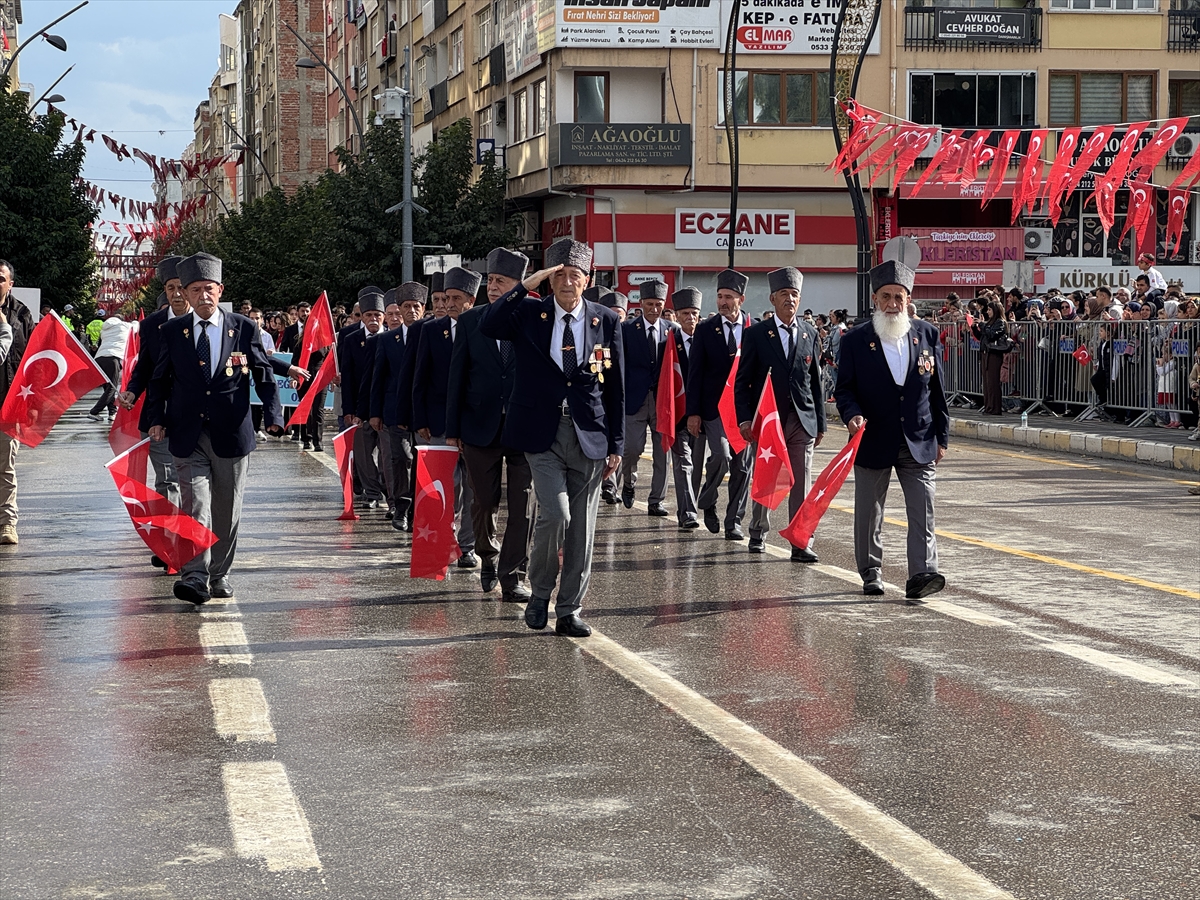 Diyarbakır, Elazığ, Şırnak ve Bingöl'de 29 Ekim Cumhuriyet Bayramı törenlerle kutlandı