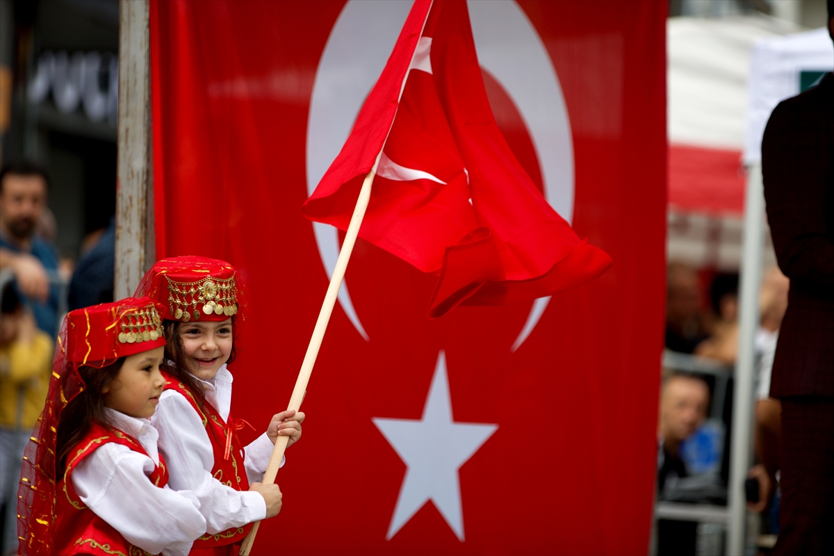 Adana, Mersin, Hatay ve Osmaniye'de Cumhuriyet'in 102. yıl dönümü kutlandı